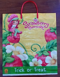  Trick Or Treat Bag - Strawberry Accessories in Salwa